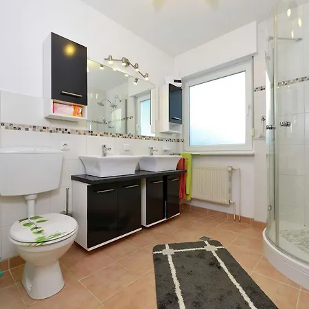 Cozy Holiday In With Private Garden Ferienhaus *